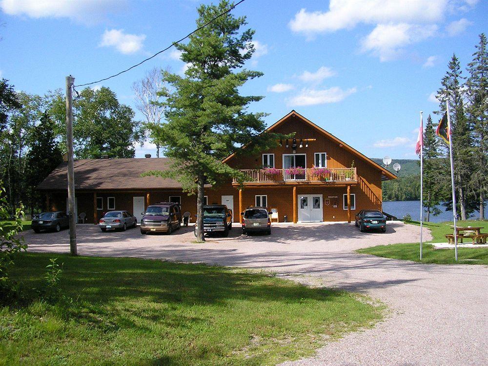 Motel Ours Bleu Lac-Saguay Buitenkant foto