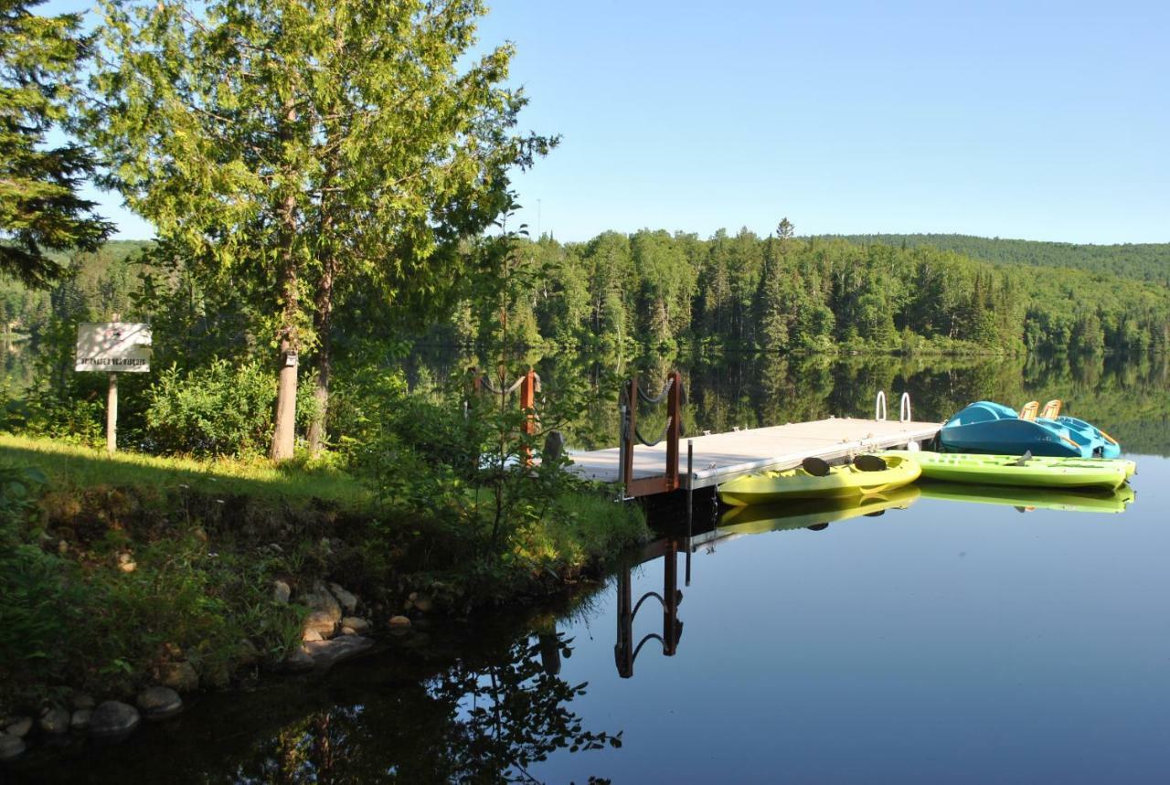 Motel Ours Bleu Lac-Saguay Buitenkant foto