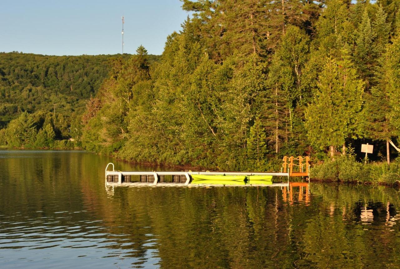 Motel Ours Bleu Lac-Saguay Buitenkant foto