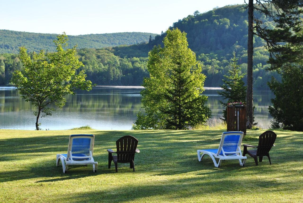 Motel Ours Bleu Lac-Saguay Buitenkant foto