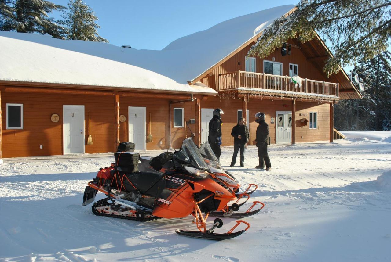 Motel Ours Bleu Lac-Saguay Buitenkant foto